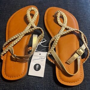 NWT Universal Thread sandals size 8W